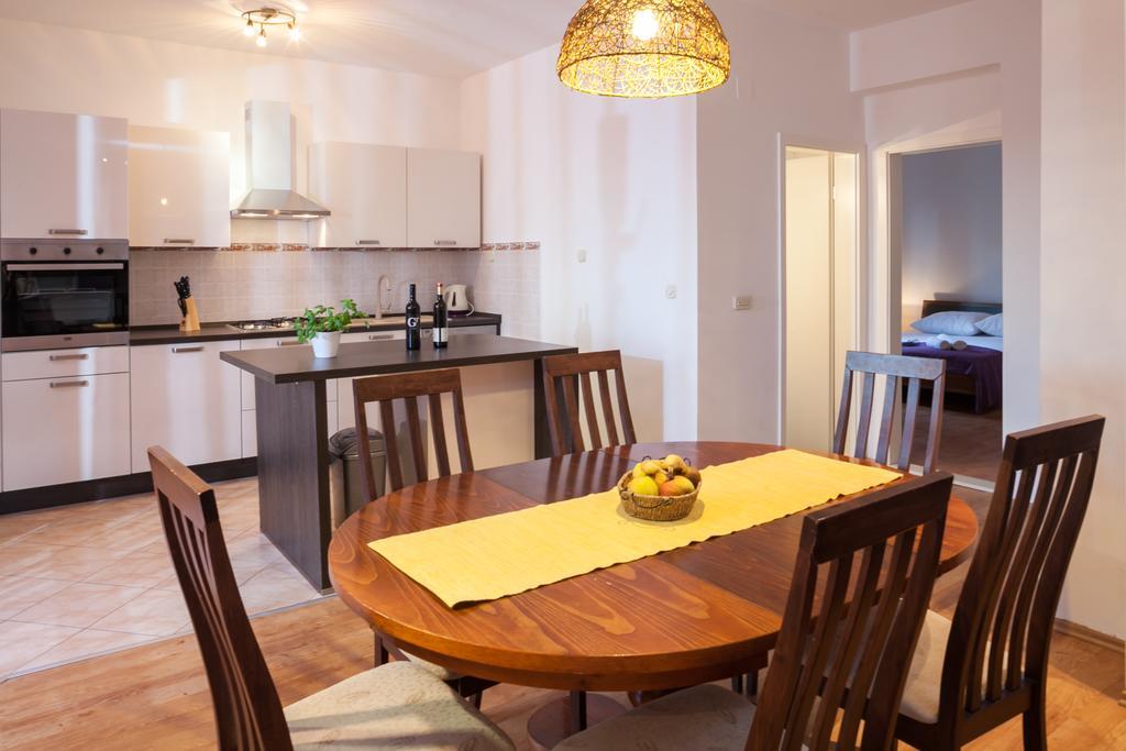 Apartments Fiona - Away From City Crowds Makarska Værelse billede