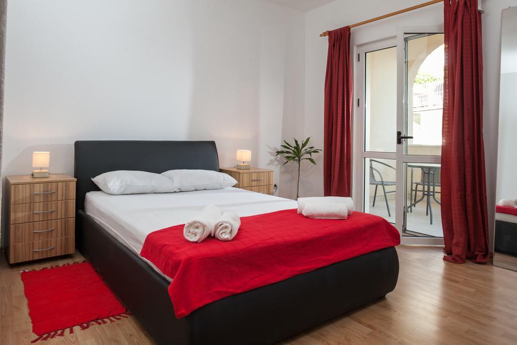 Apartments Fiona - Away From City Crowds Makarska Værelse billede